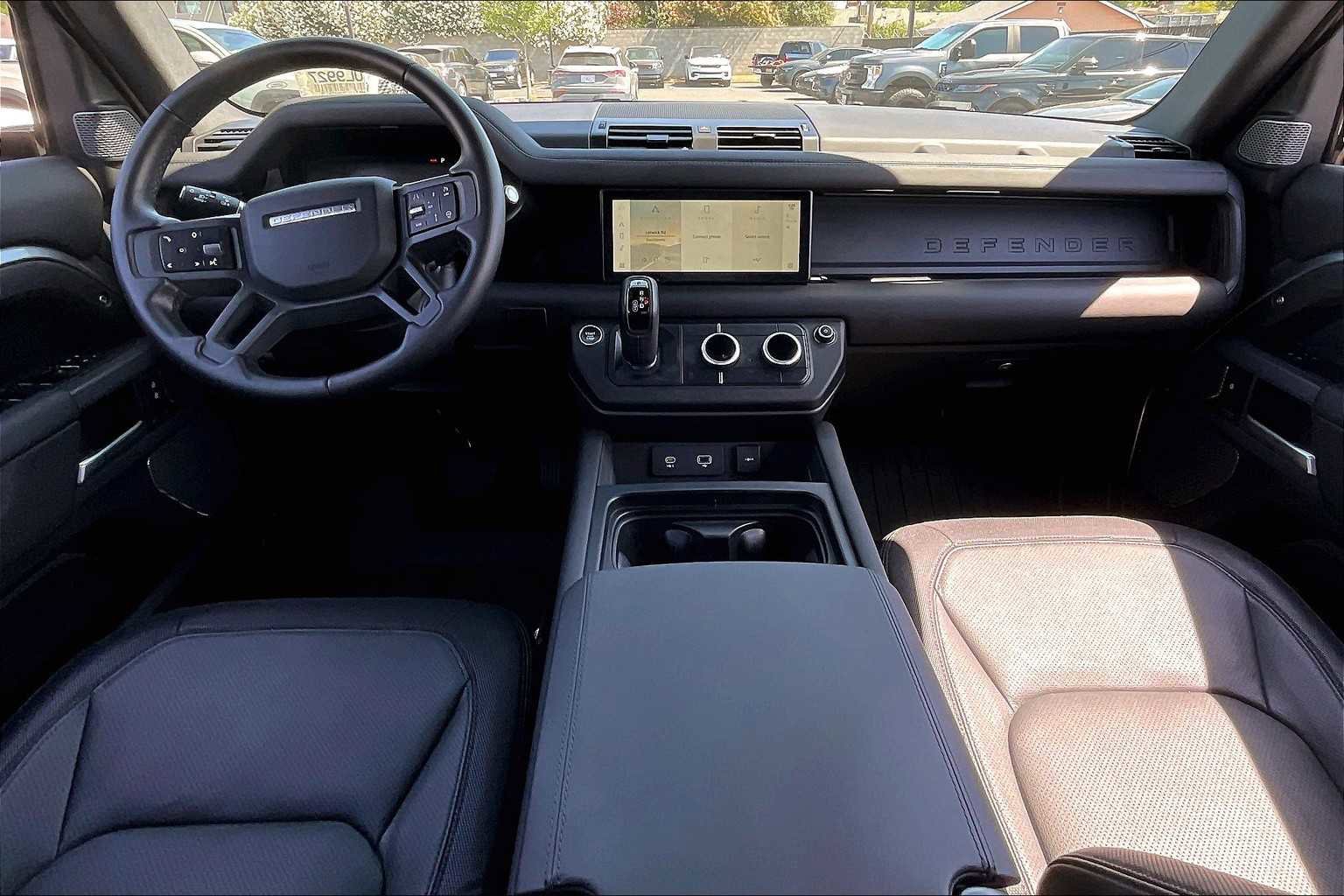 Used 2024 Land Rover Defender 110 X-Dynamic SE image 17