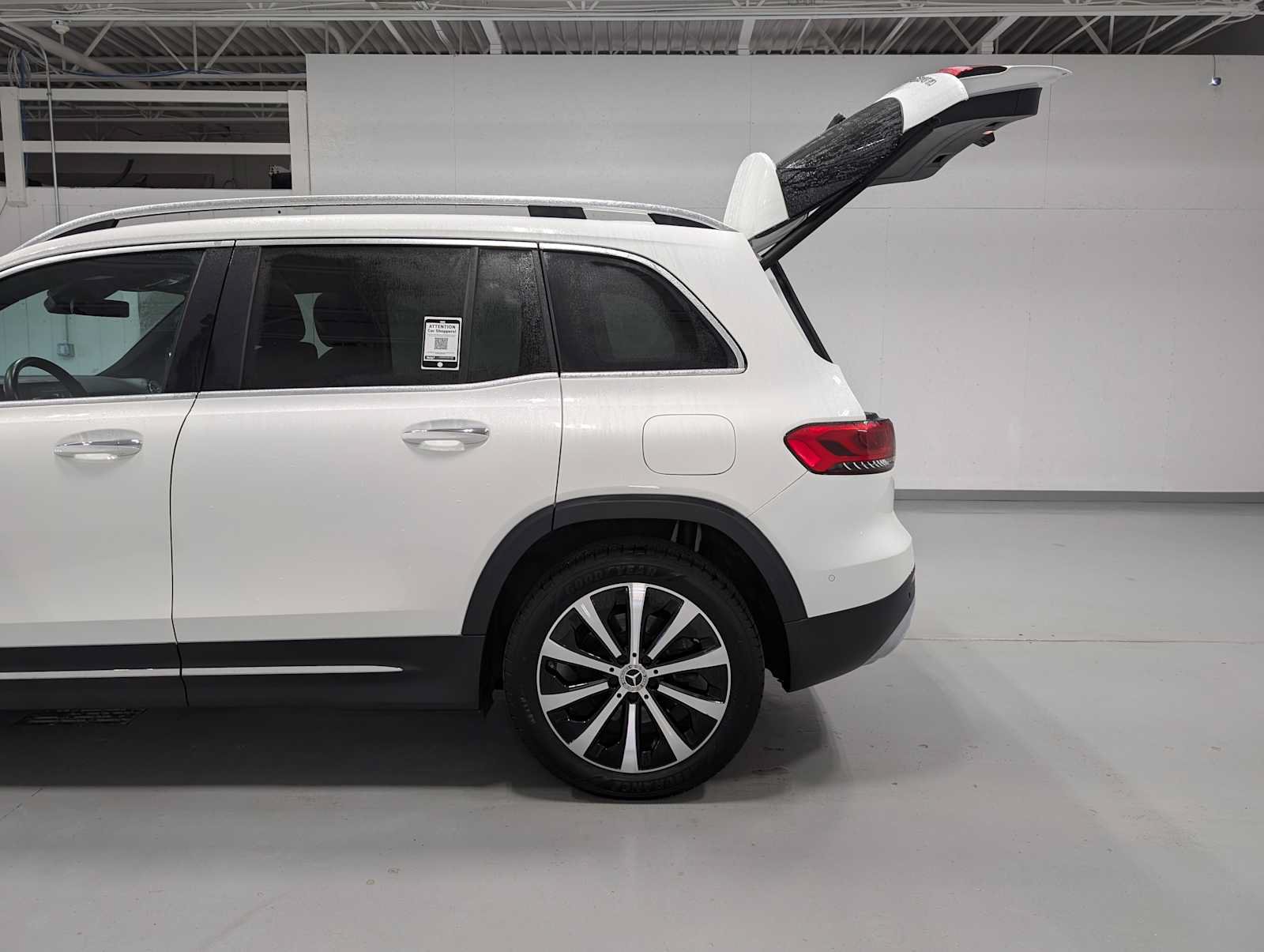 Used 2022 Mercedes-Benz GLB 250 4MATIC image 11