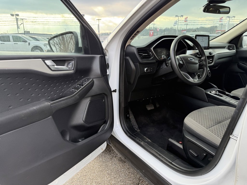 Used 2020 Ford Escape SE image 10