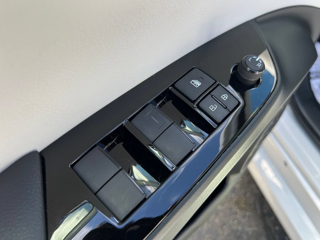 Certified 2022 Toyota Prius LE FWD image 36