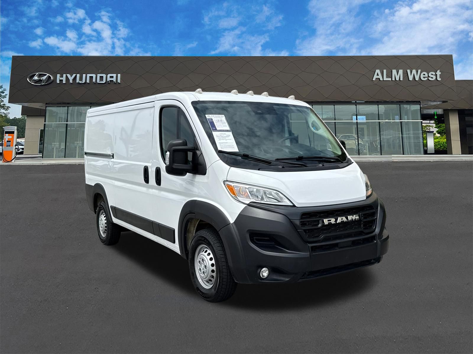 Used 2025 RAM ProMaster 2500 w/ Convenience Group FWD image 3