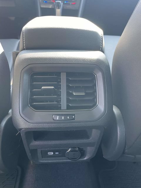 Used 2022 Volkswagen Tiguan SE FWD image 12