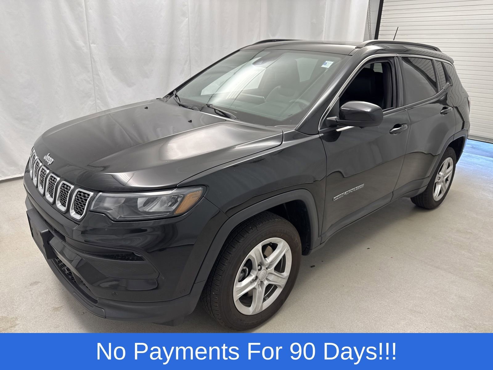Used 2024 Jeep Compass Latitude w/ Sun and Sound Group AWD/4WD image 6