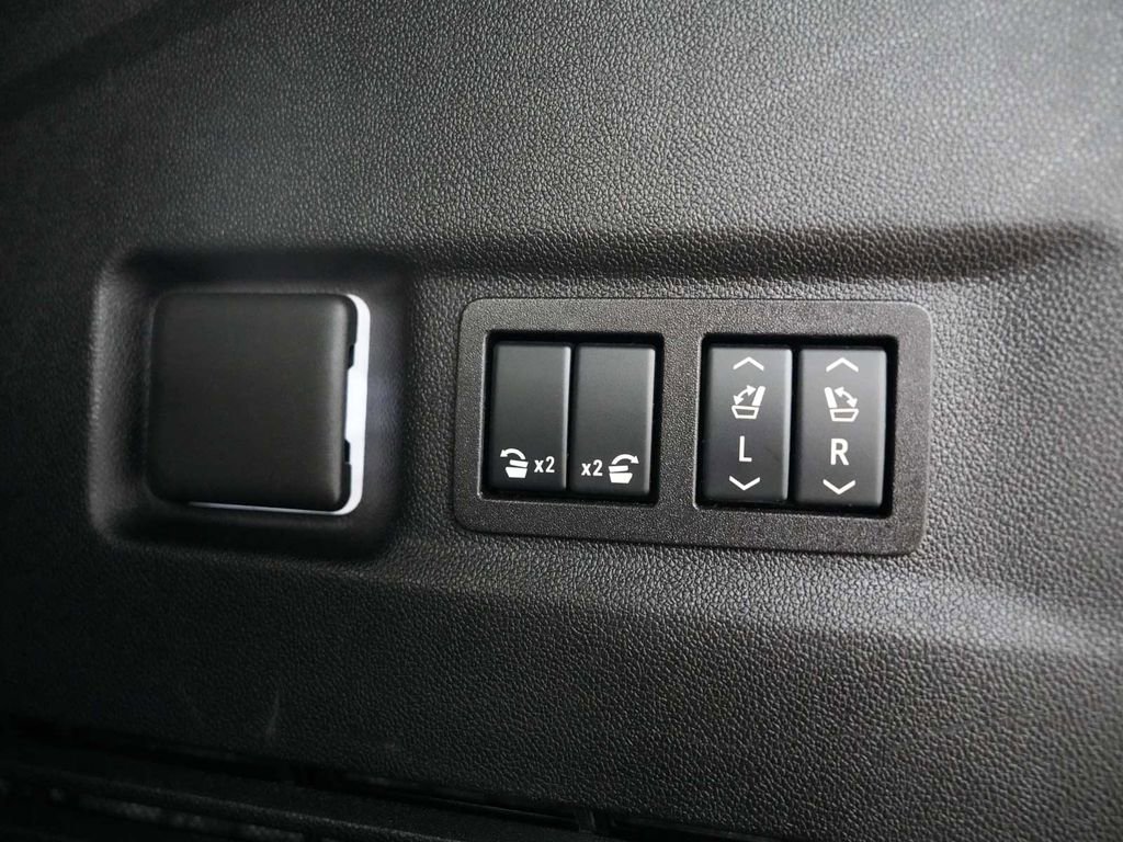 Used 2025 GMC Yukon XL Elevation w/ LPO, Elevation Black Package AWD/4WD image 44