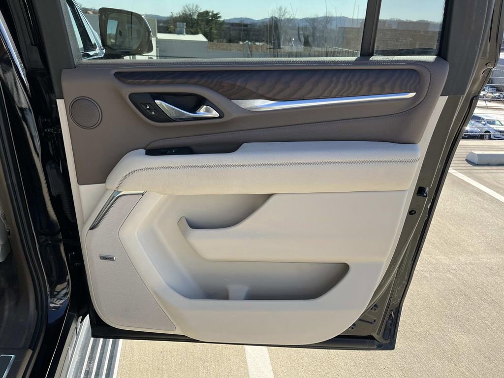 Used 2021 GMC Yukon XL Denali w/ Denali Premium Package image 22