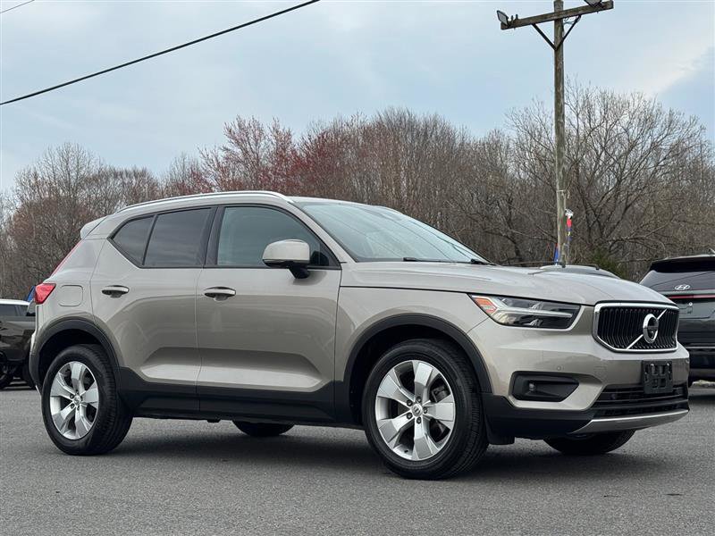 Used 2022 Volvo XC40 T4 Momentum FWD image 3