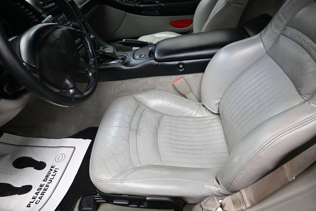 Used 2004 Chevrolet Corvette Coupe RWD image 15