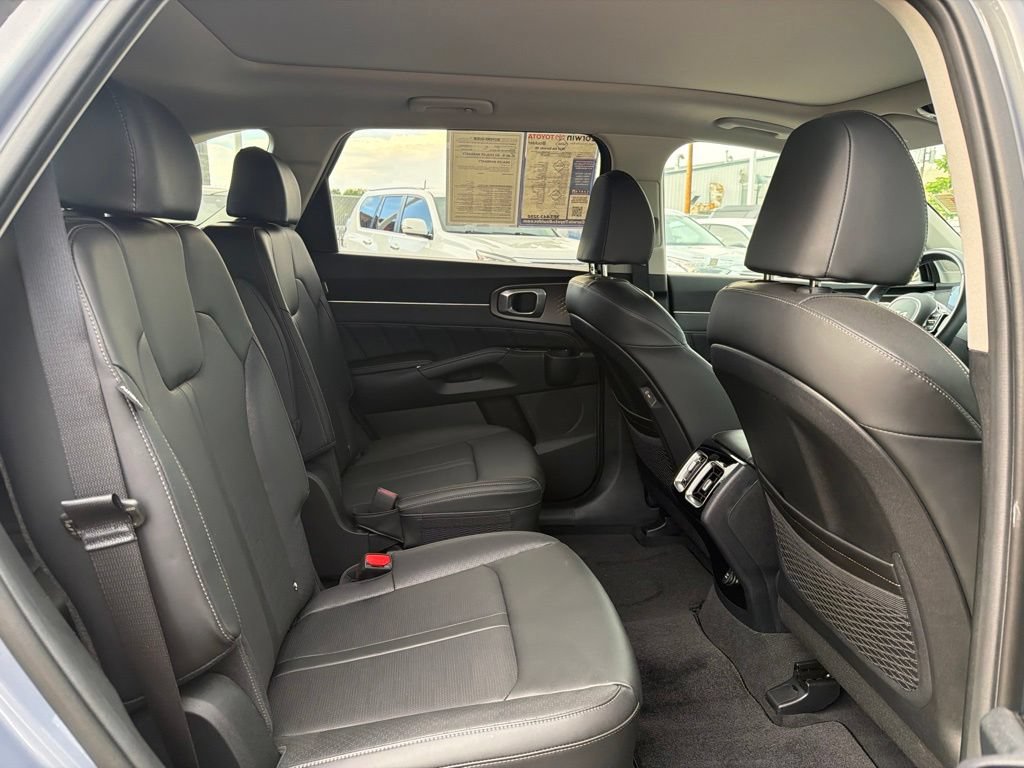 Used 2025 Kia Sorento SX FWD image 15