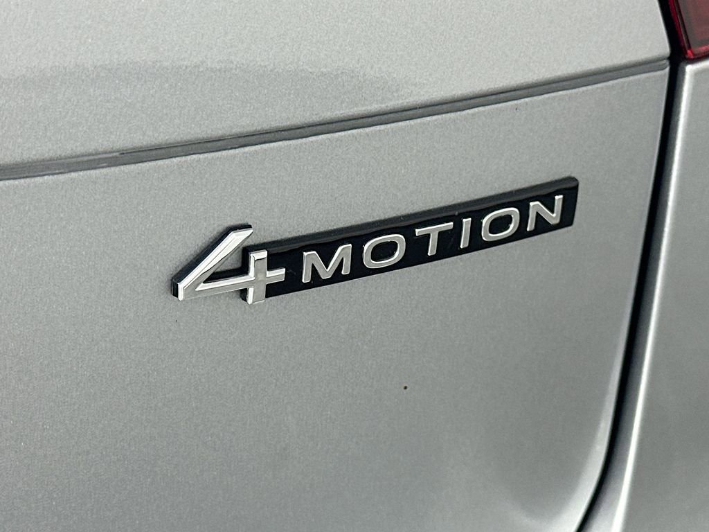 Used 2023 Volkswagen Tiguan SE R-Line image 28
