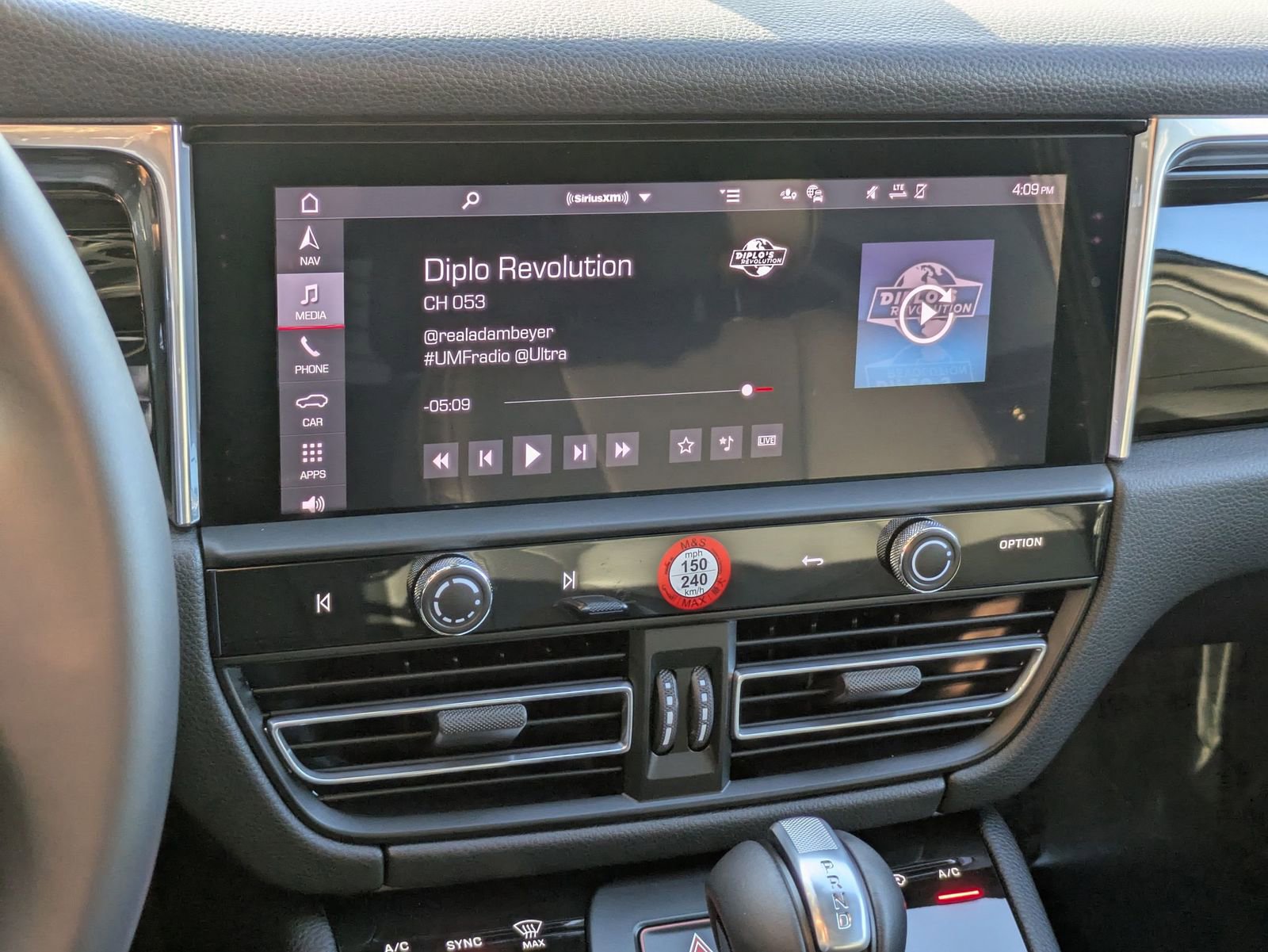 Certified 2026 Porsche Macan image 19