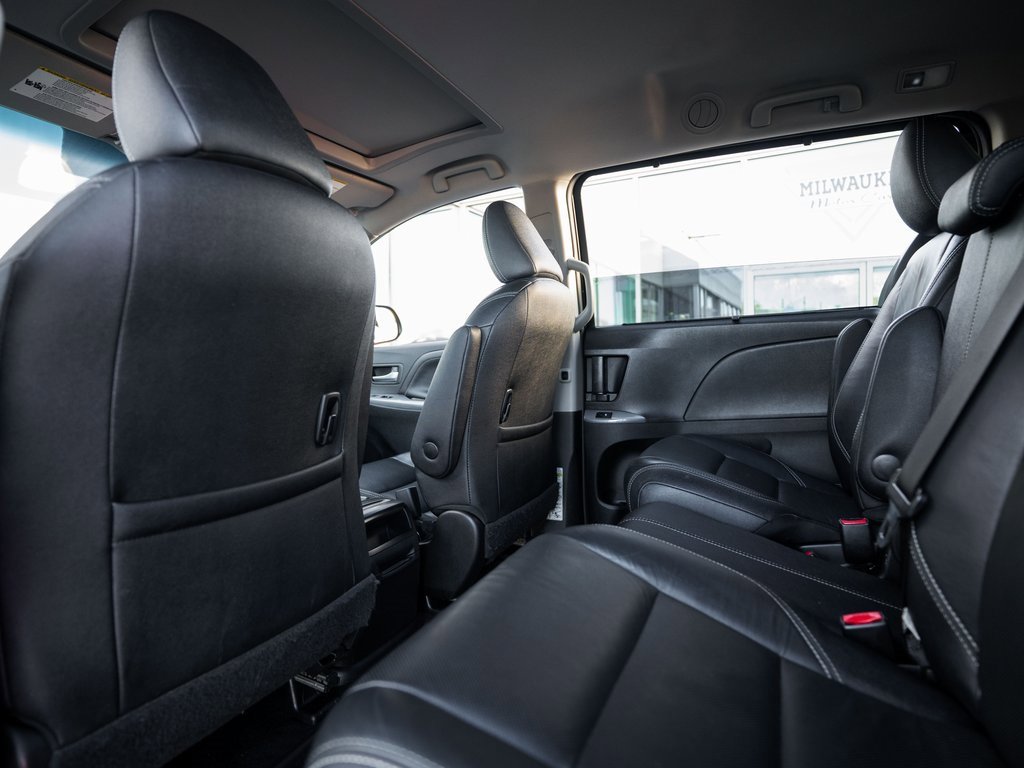 Used 2016 Toyota Sienna SE Premium image 28