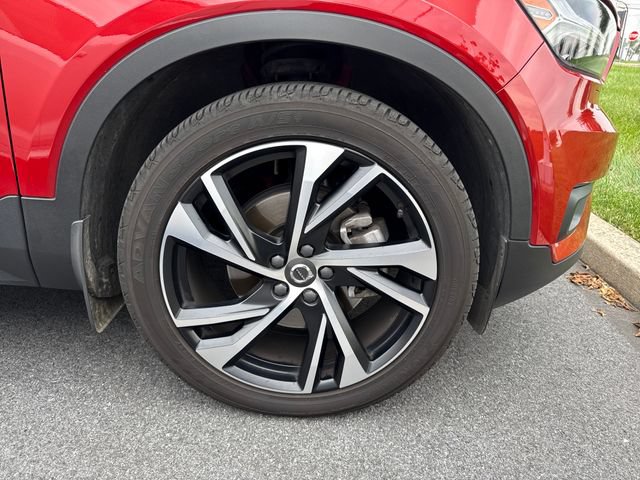 Used 2022 Volvo XC40 T5 R-Design w/ Climate Package AWD/4WD image 9