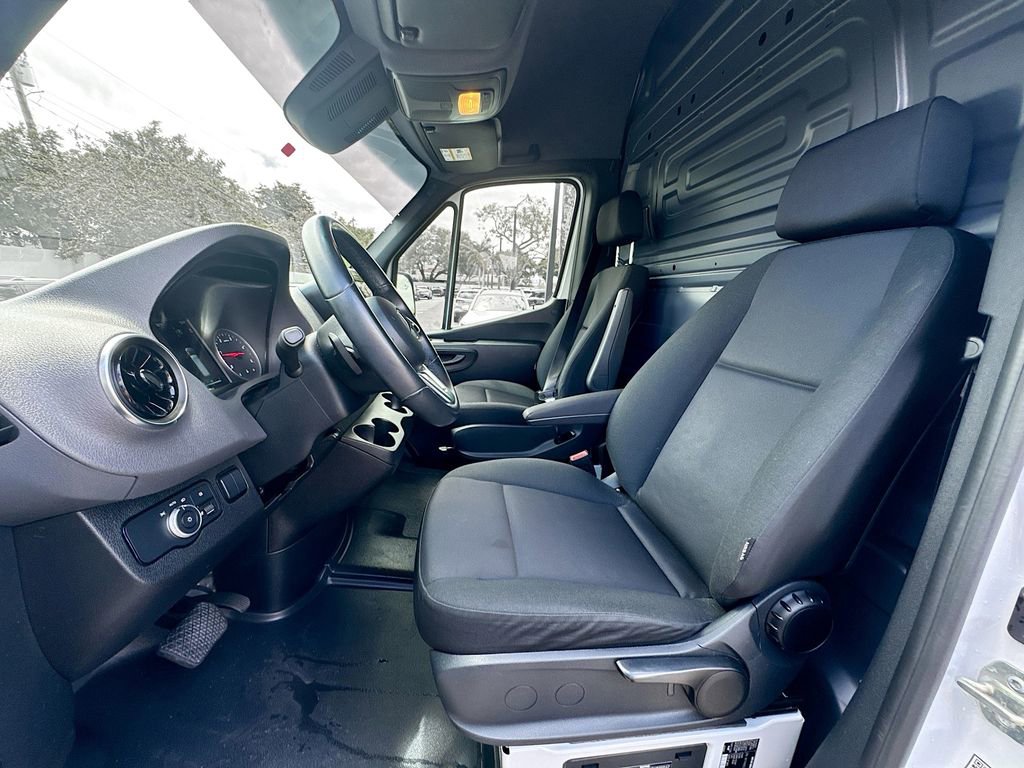 Used 2024 Mercedes-Benz Sprinter 2500 image 21