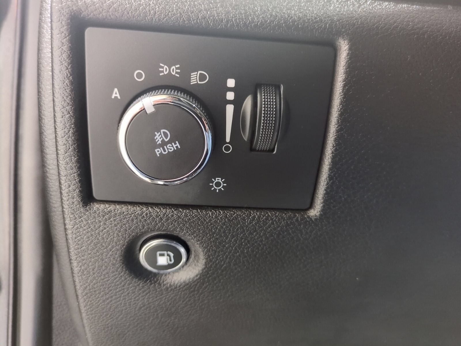 Used 2021 Jeep Grand Cherokee Limited AWD/4WD image 19
