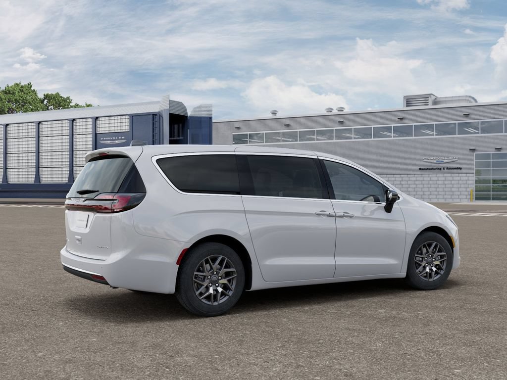 New 2027 Chrysler Pacifica Limited FWD image 4