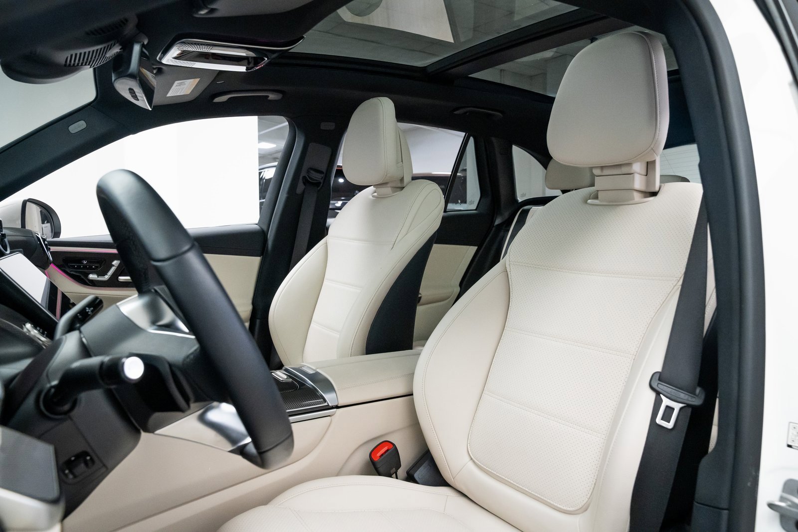 Used 2025 Mercedes-Benz GLC 350e 4MATIC image 17