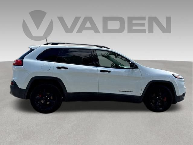 Used 2018 Jeep Cherokee Latitude w/ Altitude Package FWD image 19
