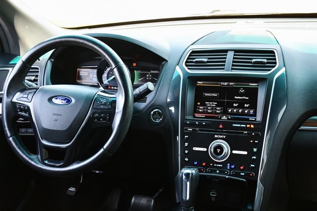 Used 2016 Ford Explorer Limited w/ Equipment Group 301A AWD/4WD image 2