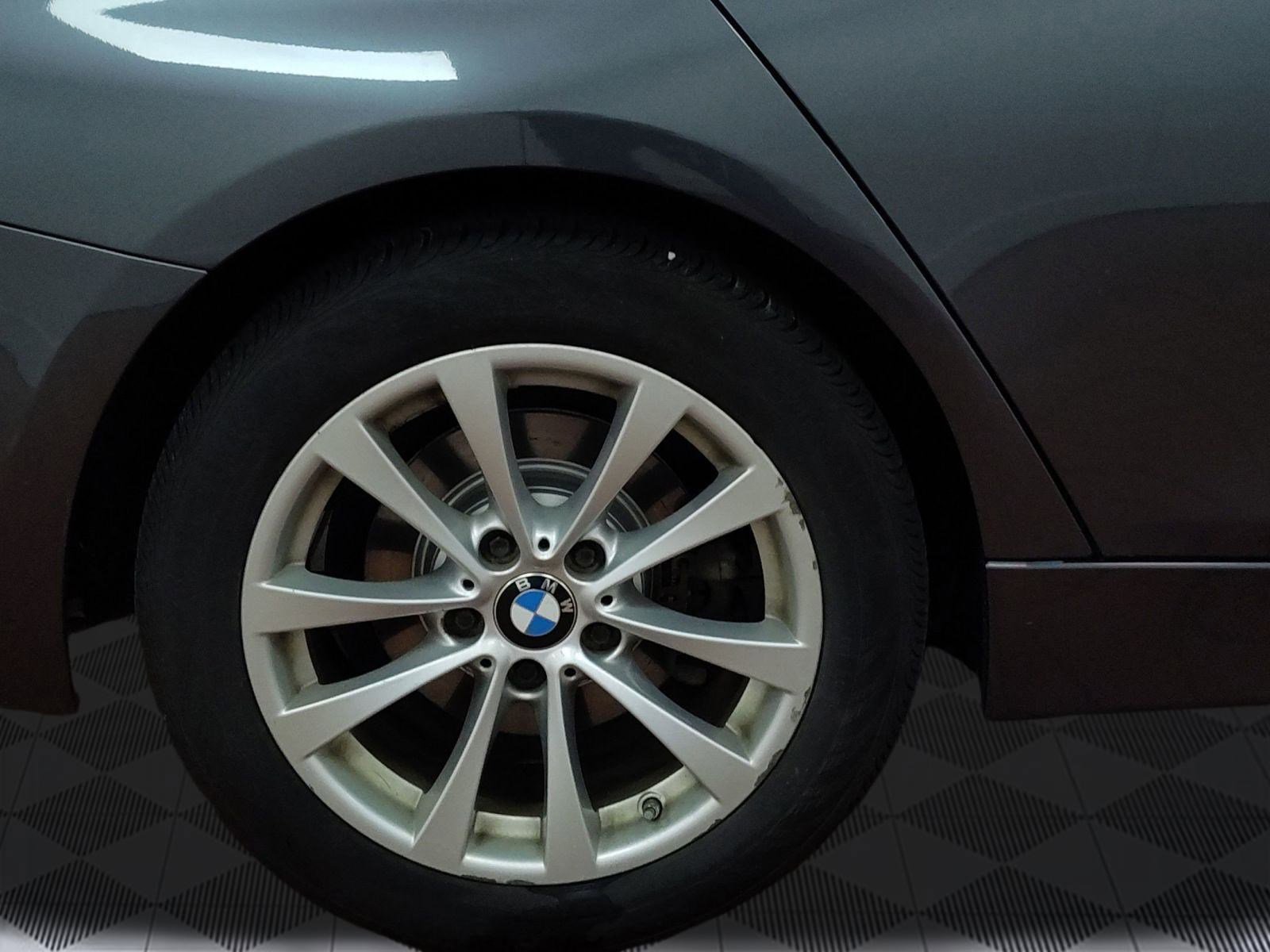 Used 2017 BMW 320i xDrive Sedan image 11