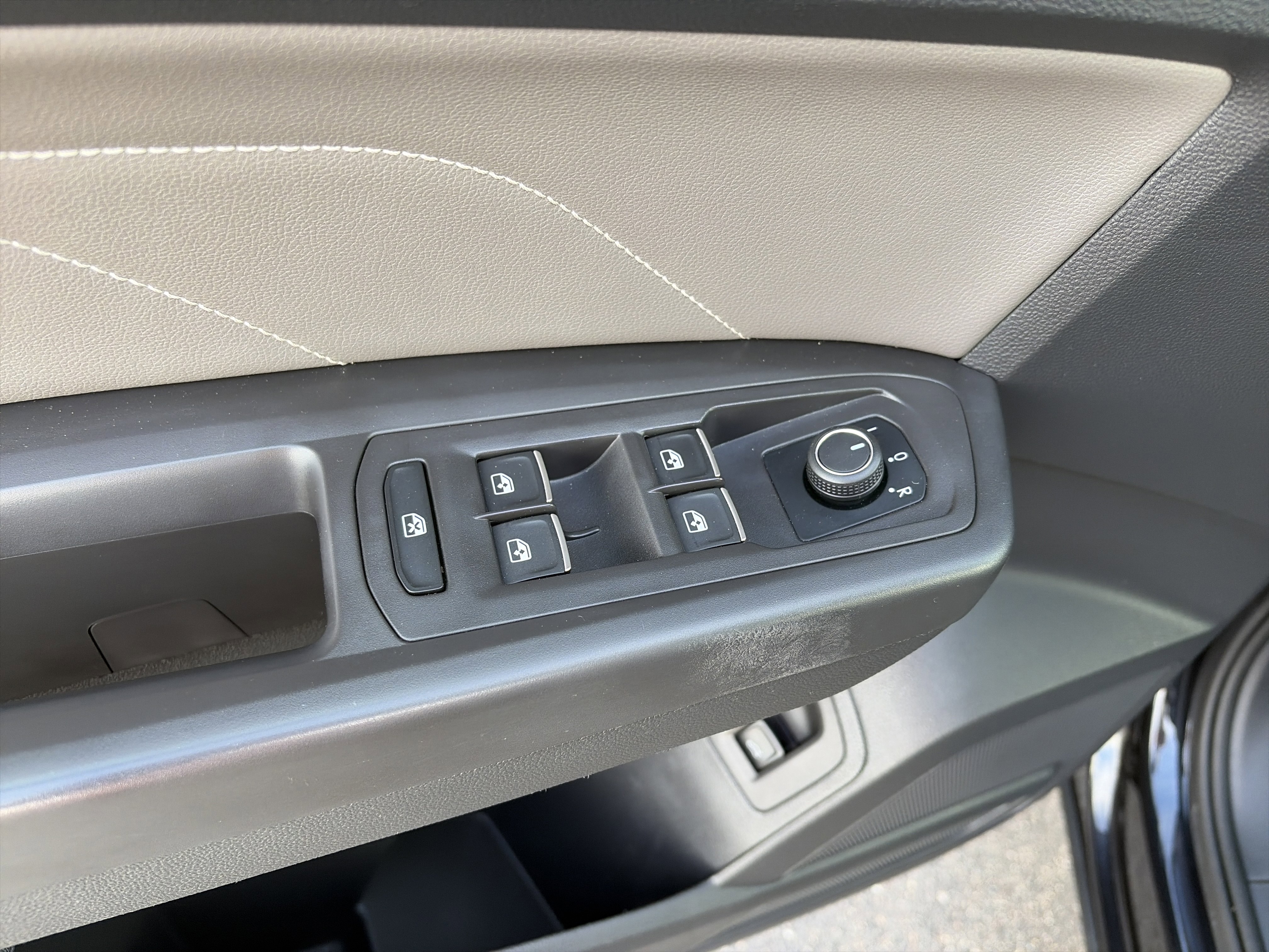 Used 2023 Volkswagen Atlas SE w/ Panoramic Sunroof Package image 15