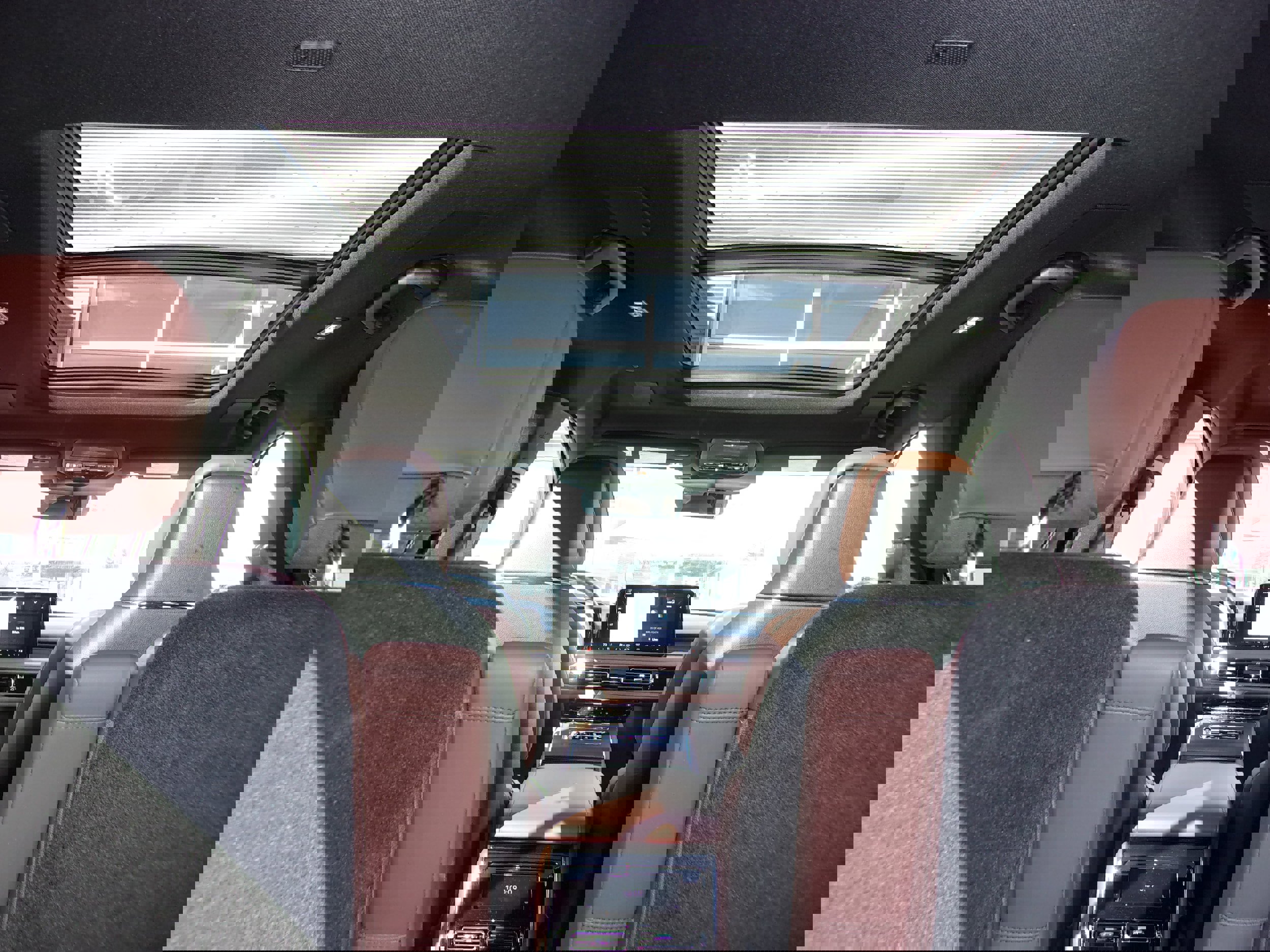 Used 2025 Lincoln Aviator Reserve w/ Equipment Group 201A image 19