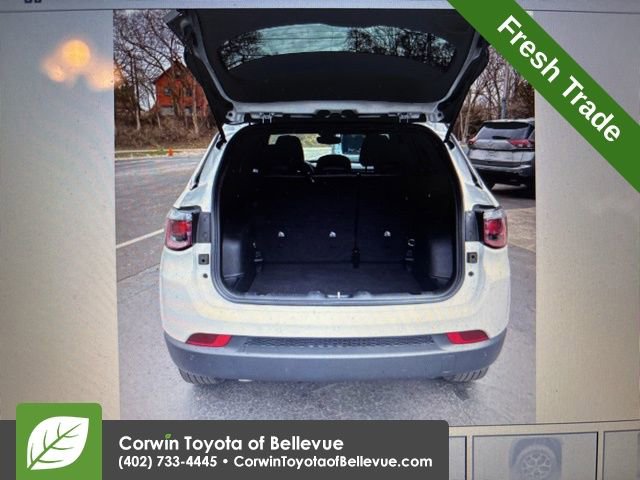 Used 2025 Jeep Compass Limited image 3