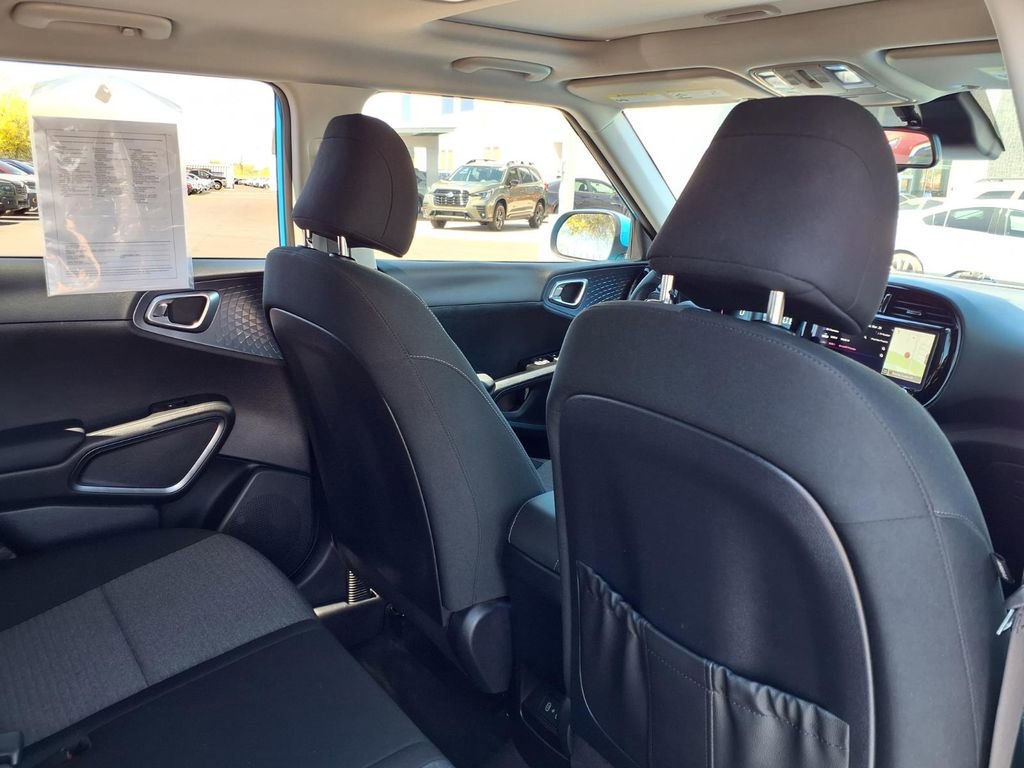 Used 2023 Kia Soul EX image 21
