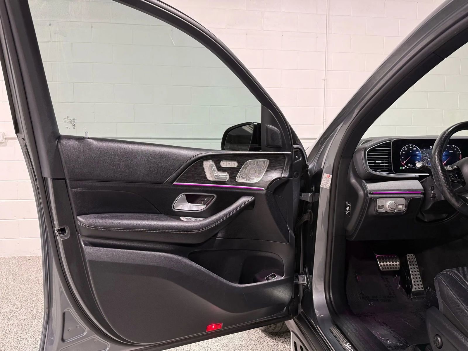 Used 2024 Mercedes-Benz GLS 450 4MATIC image 10