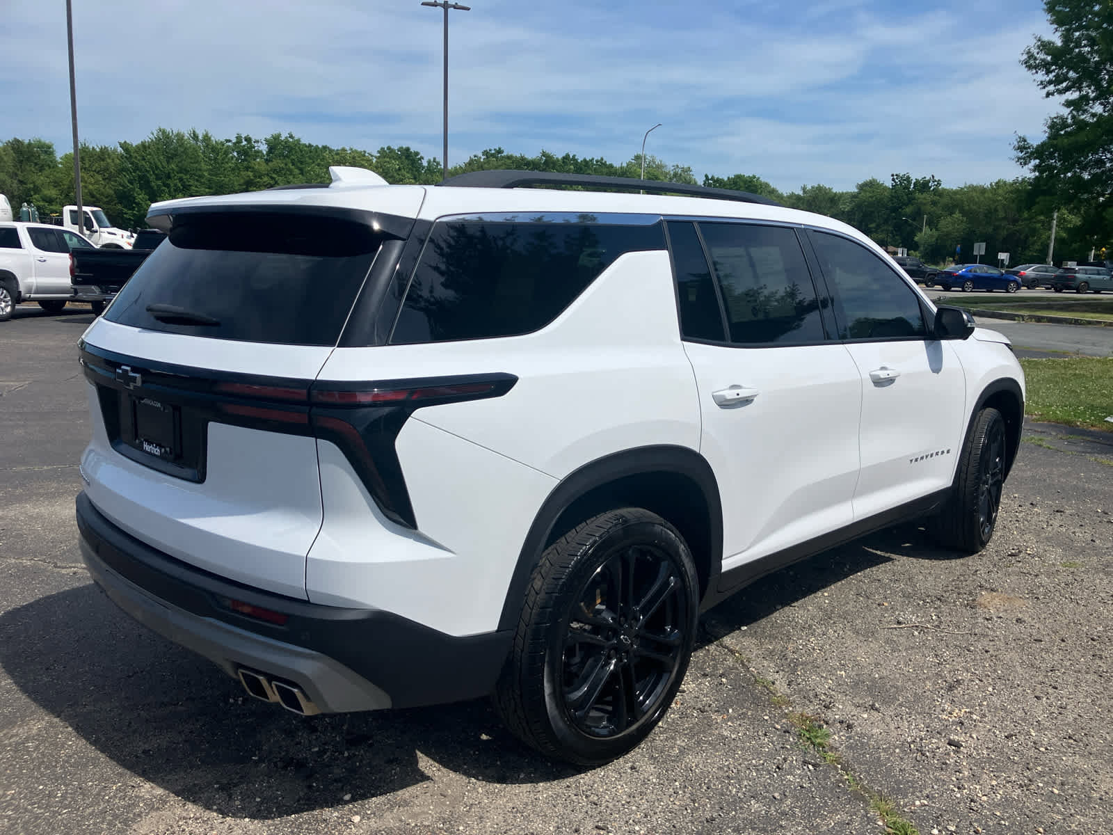 Used 2025 Chevrolet Traverse LT w/ Driver Confidence Package FWD image 9