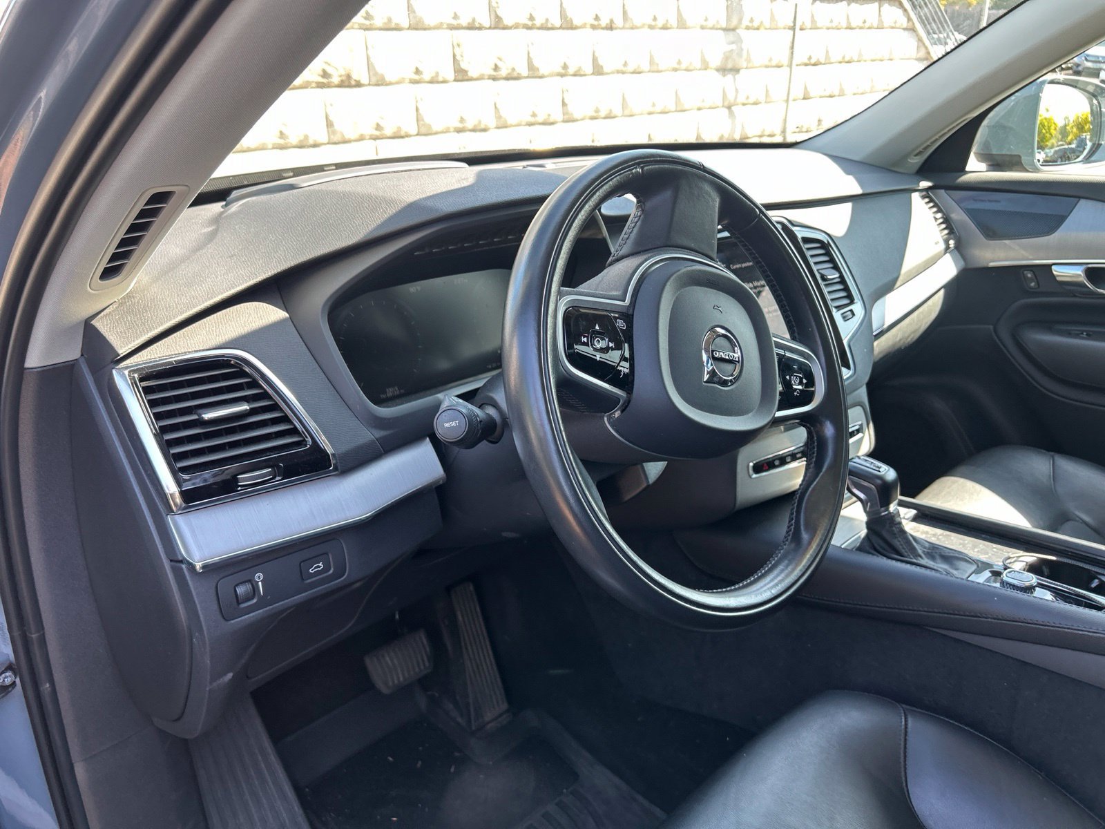 Used 2021 Volvo XC90 T5 Momentum w/ Advanced Package AWD/4WD image 7