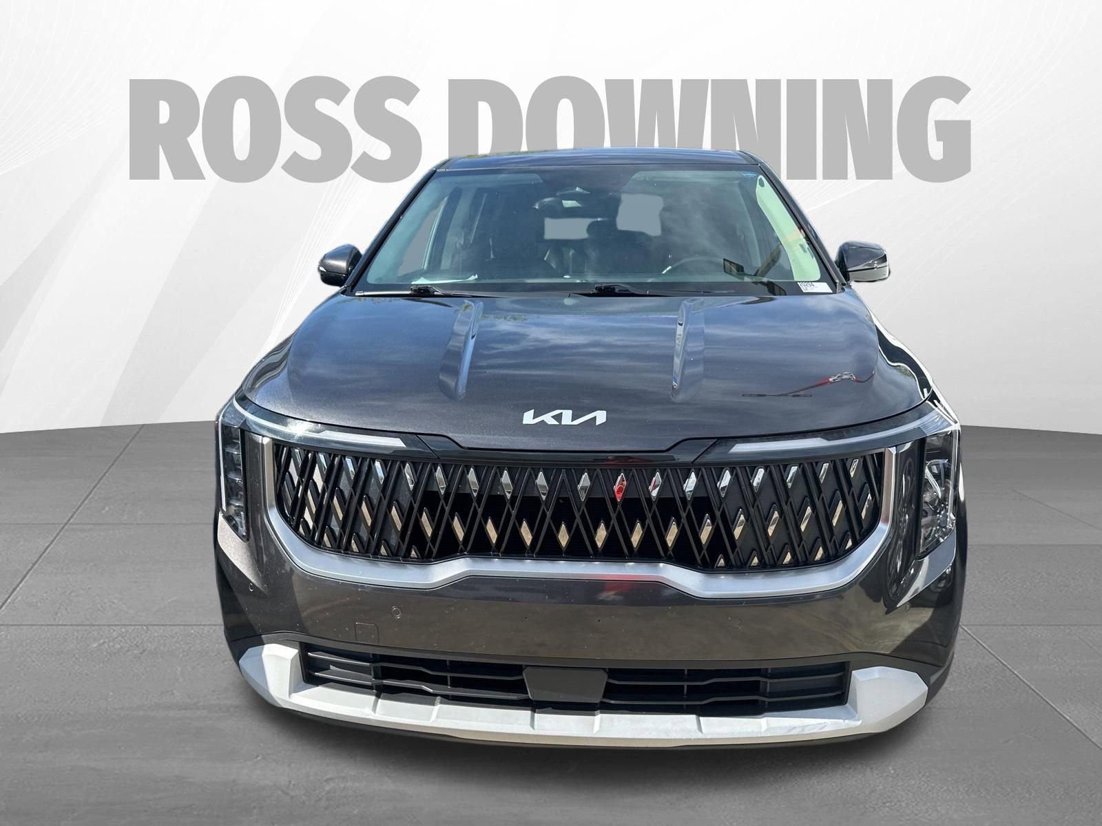 Used 2025 Kia Carnival FWD image 2