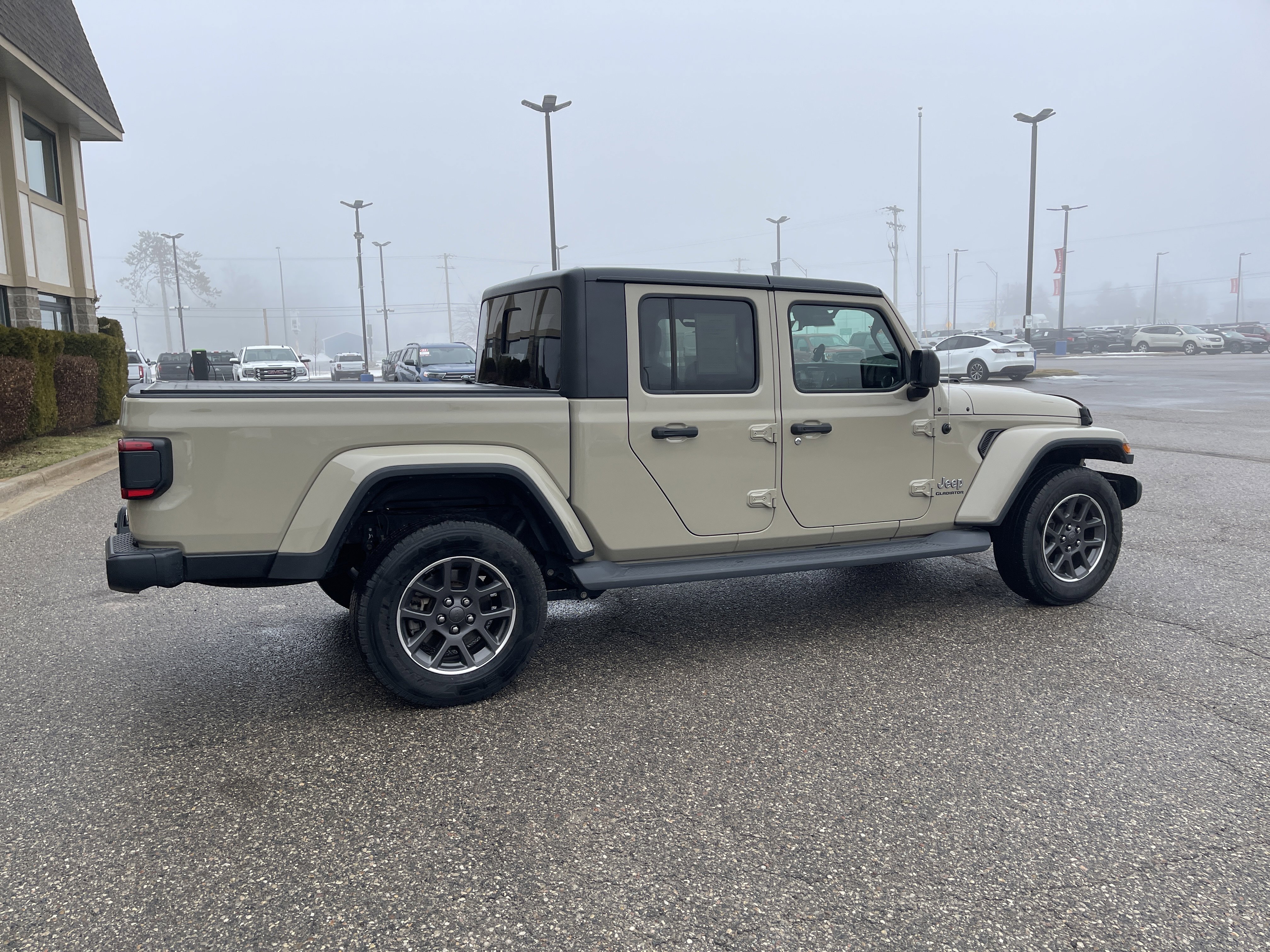 Used 2020 Jeep Gladiator Overland image 3