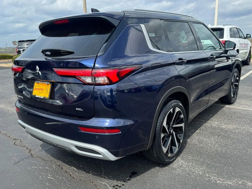 Used 2022 Mitsubishi Outlander SEL image 3