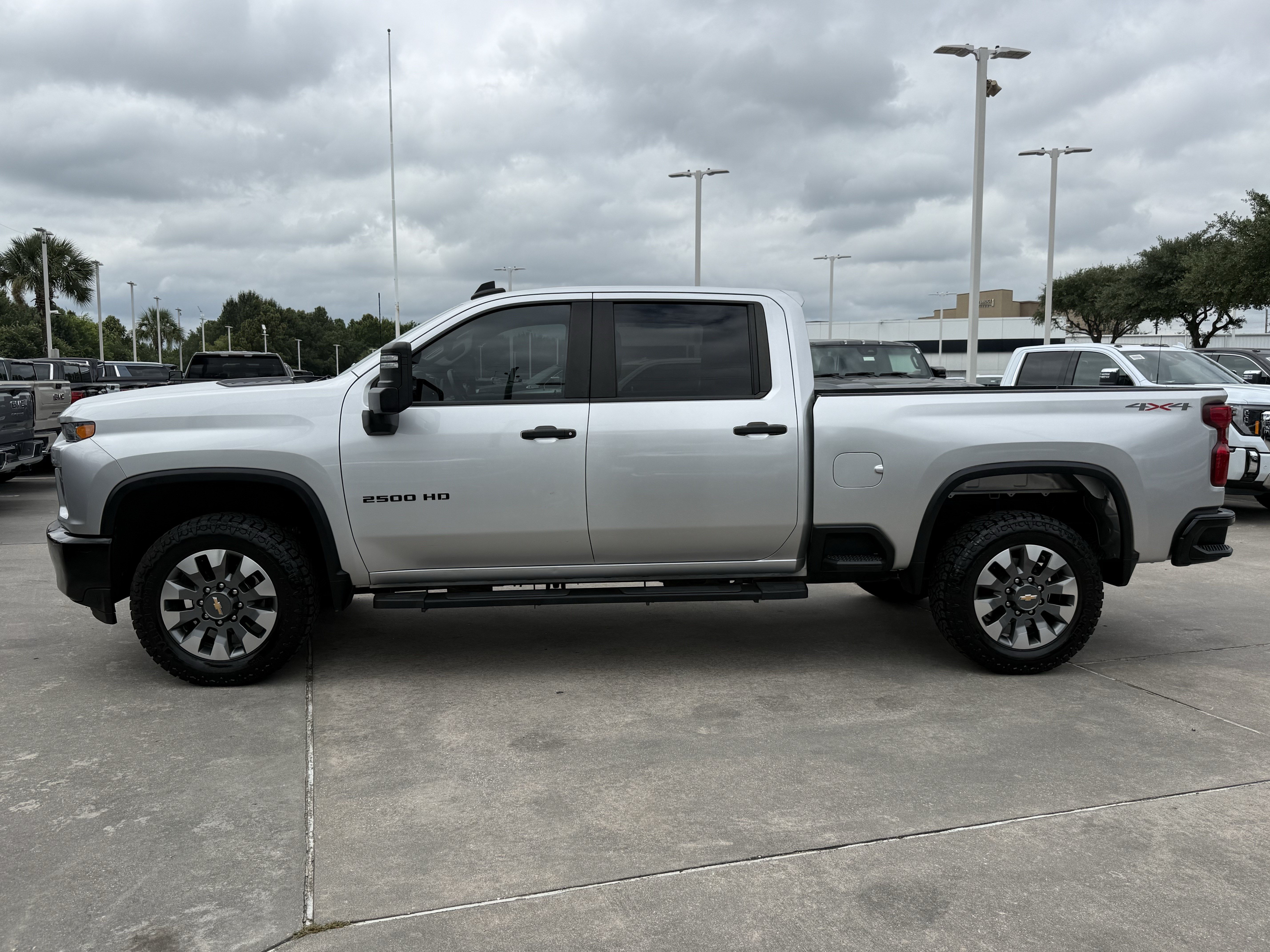 Used 2022 Chevrolet Silverado 2500 Custom w/ Custom Value Package AWD/4WD image 8