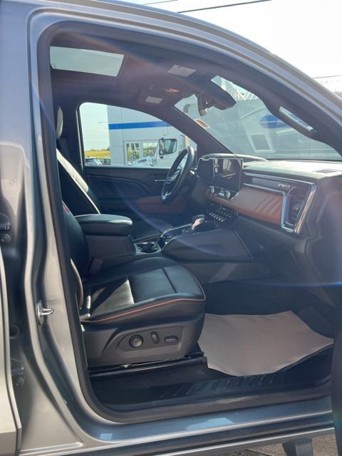 Used 2023 GMC Canyon AT4 w/ AT4 Premium Package image 8