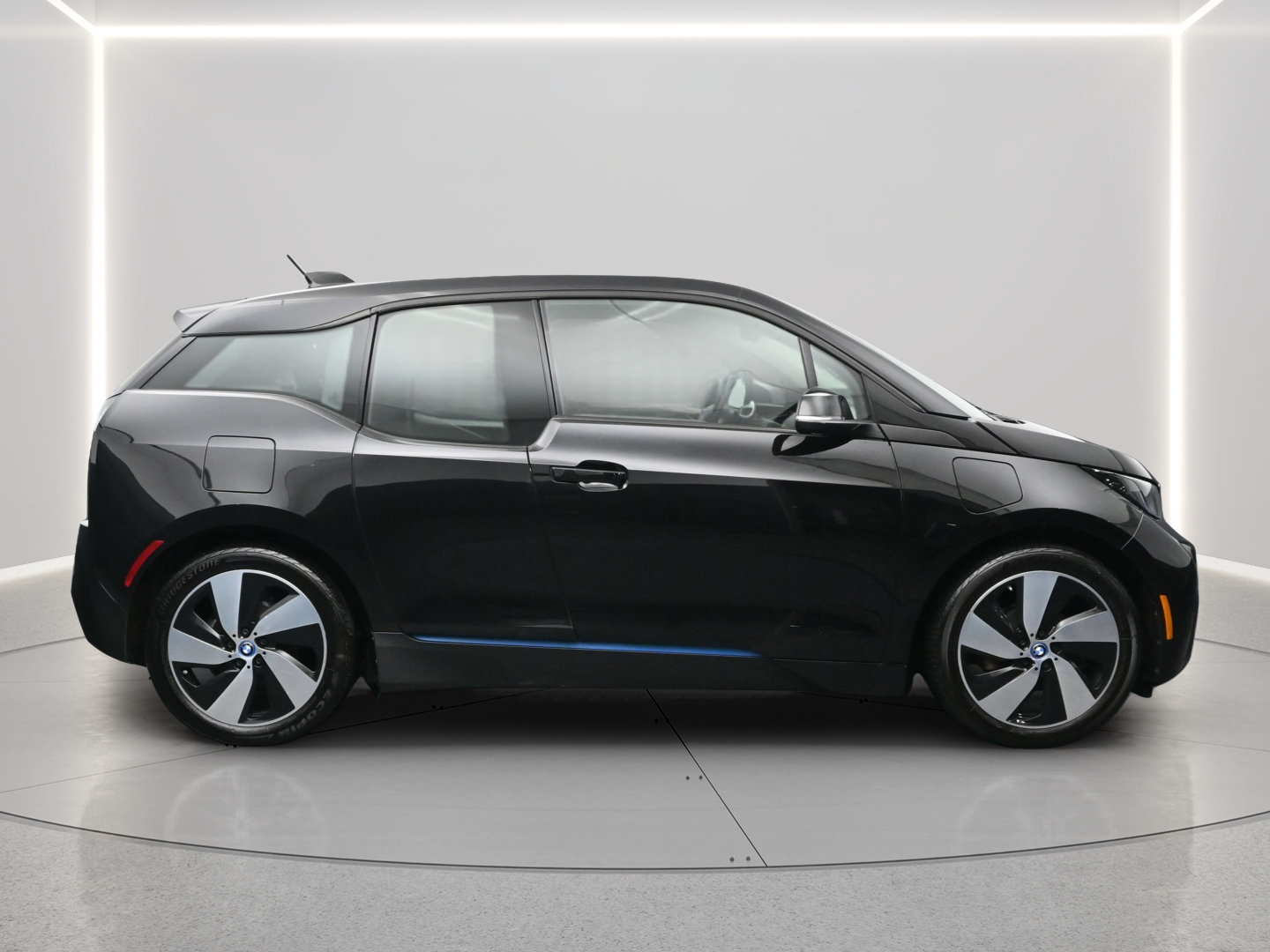 Used 2016 BMW i3 w/ Range Extender RWD image 17