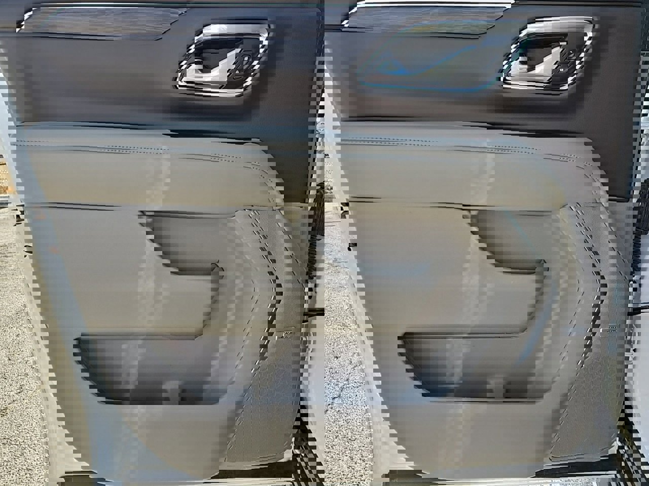 Used 2022 Chevrolet Suburban LT w/ Luxury Package image 28