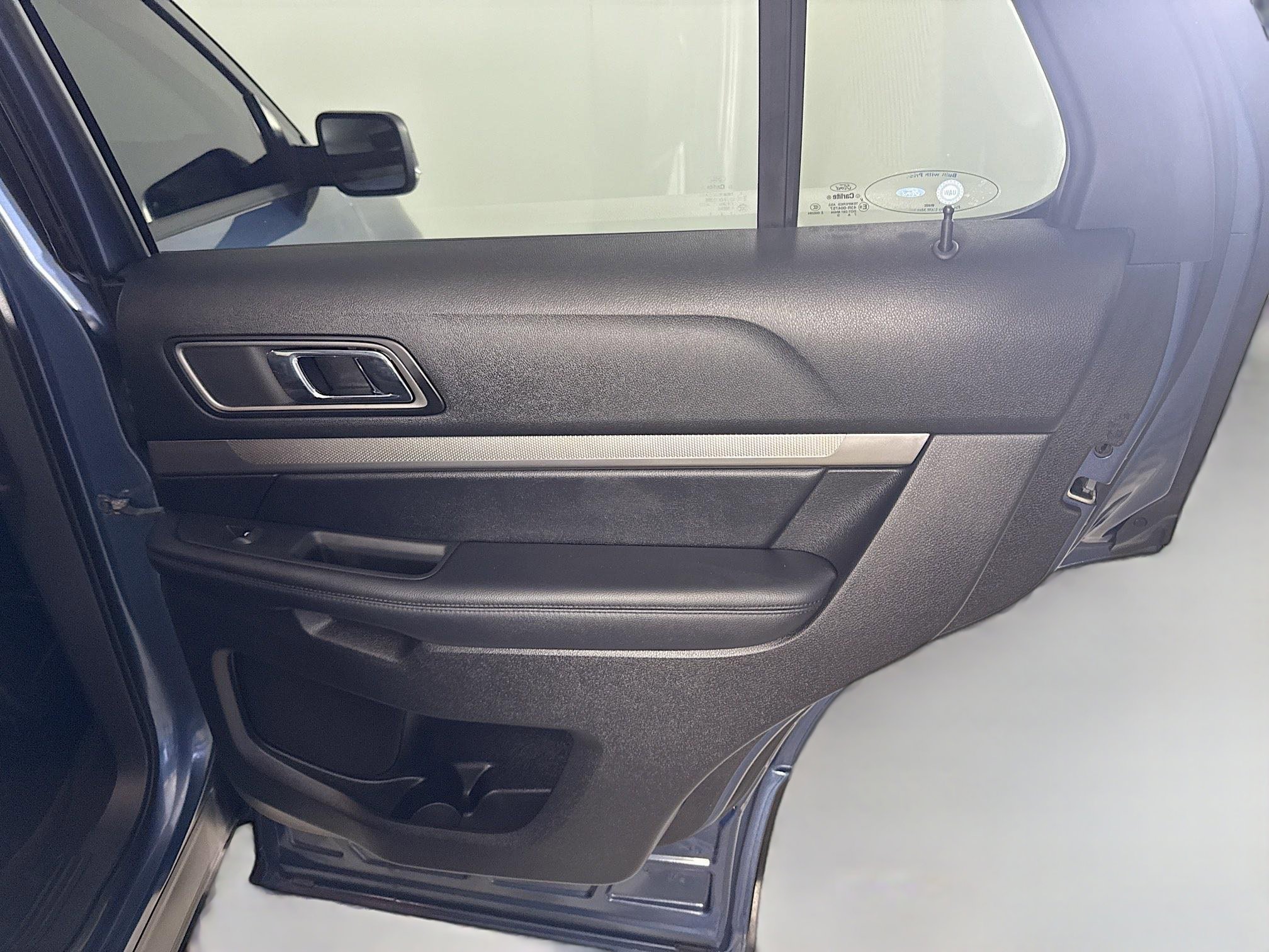 Used 2018 Ford Explorer XLT w/ Equipment Group 202A image 28