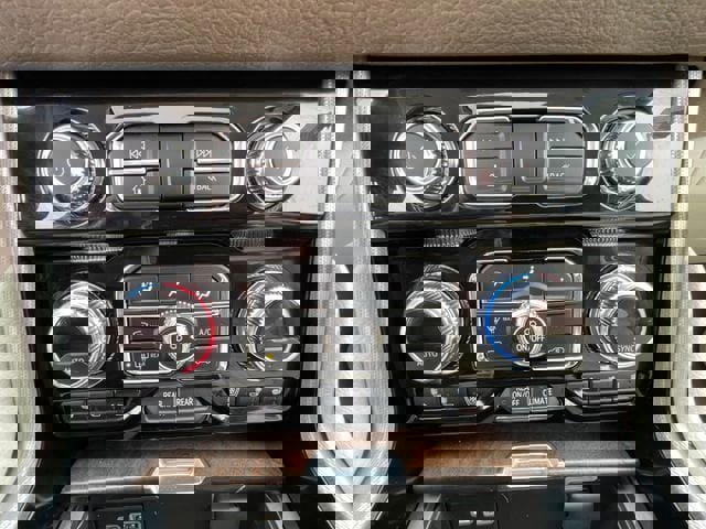 Used 2021 GMC Yukon Denali w/ Denali Premium Package image 22