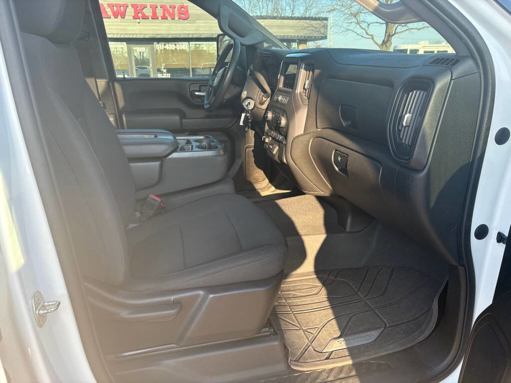 Used 2023 Chevrolet Silverado 2500 Custom w/ Custom Value Package image 11