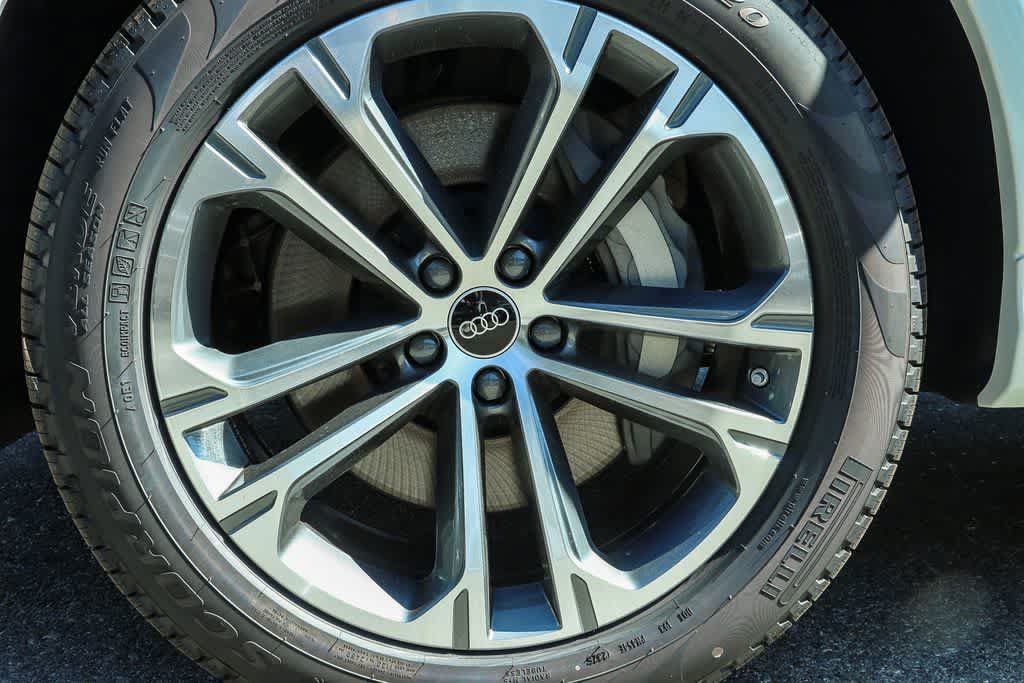 New 2026 Audi Q7 2.0T Premium AWD/4WD image 11