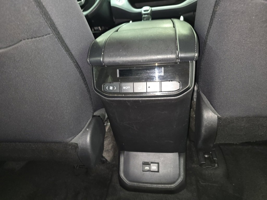 Certified 2023 Toyota Highlander L image 21