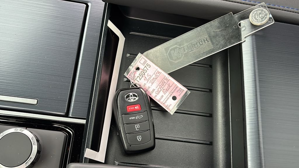 New 2025 Toyota Tundra Platinum AWD/4WD image 39