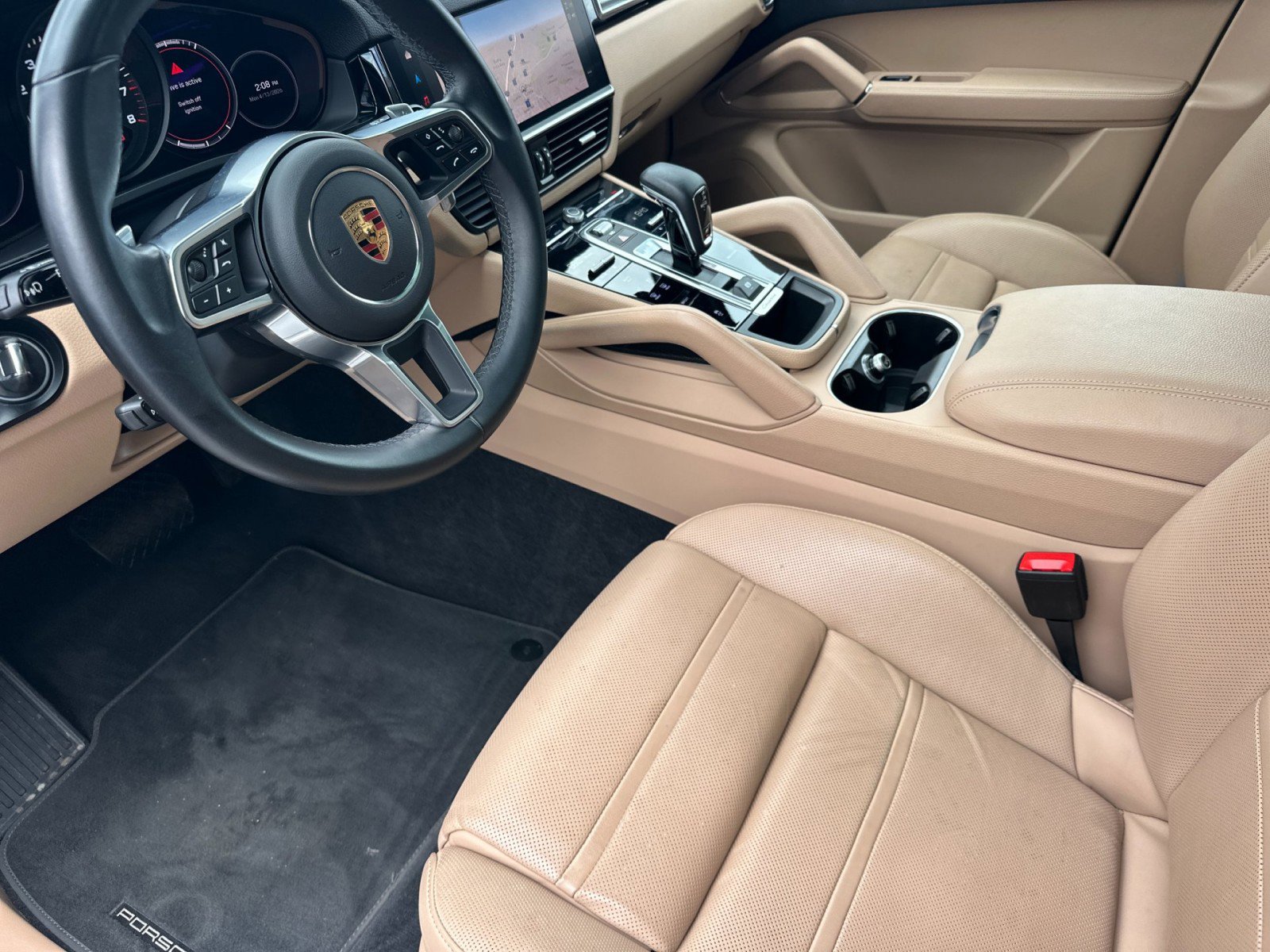 Certified 2023 Porsche Cayenne Platinum Edition image 4