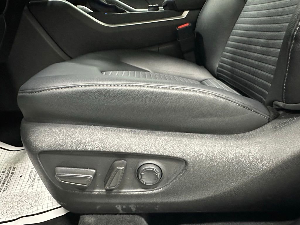 Used 2025 Toyota Highlander XSE image 12