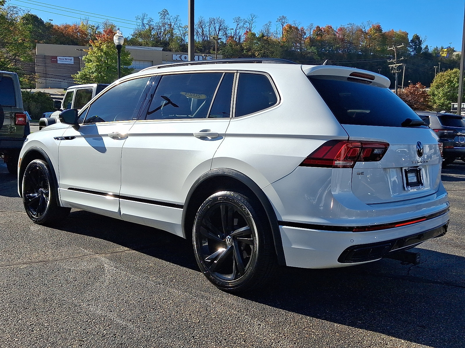 Used 2024 Volkswagen Tiguan SE R-Line FWD image 6