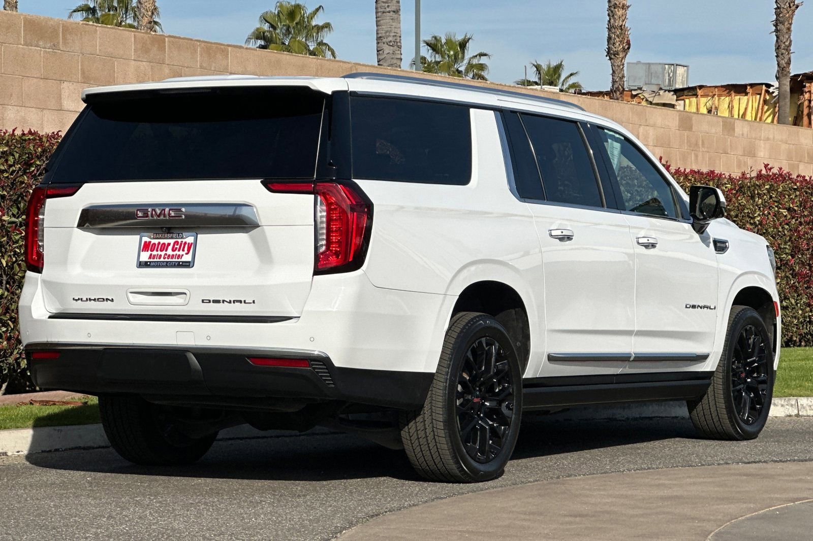 Certified 2023 GMC Yukon XL Denali image 4