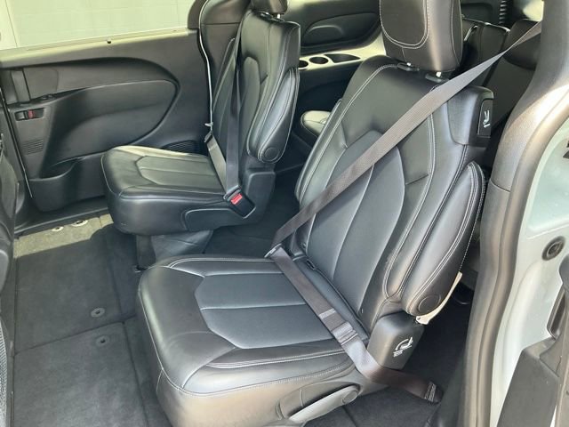 Used 2025 Chrysler Pacifica Select FWD image 10