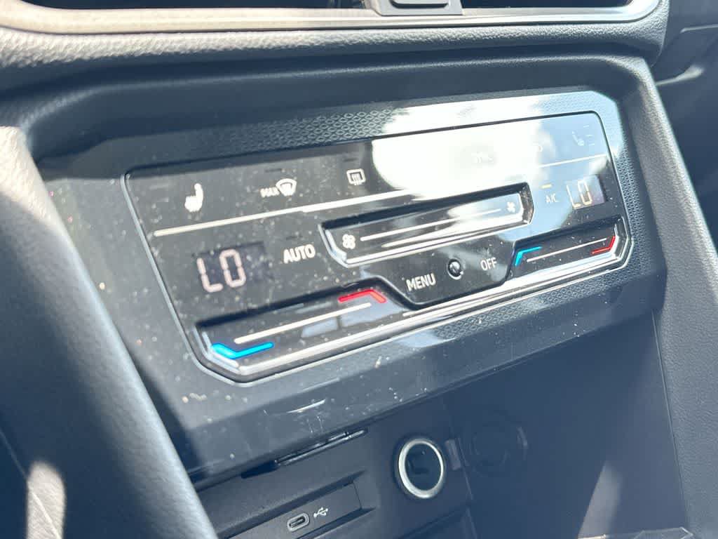 New 2026 Volkswagen Taos SE FWD image 19