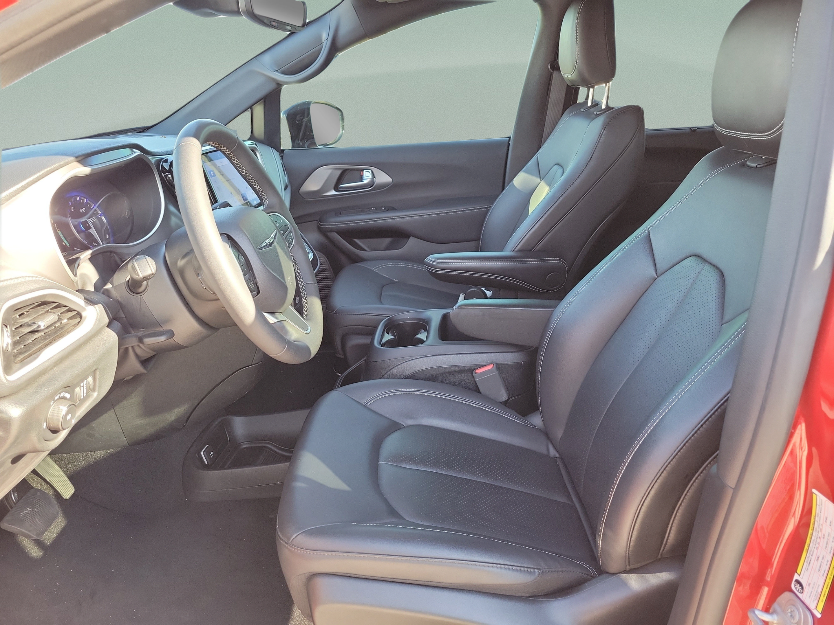 Used 2025 Chrysler Pacifica Select AWD/4WD image 15